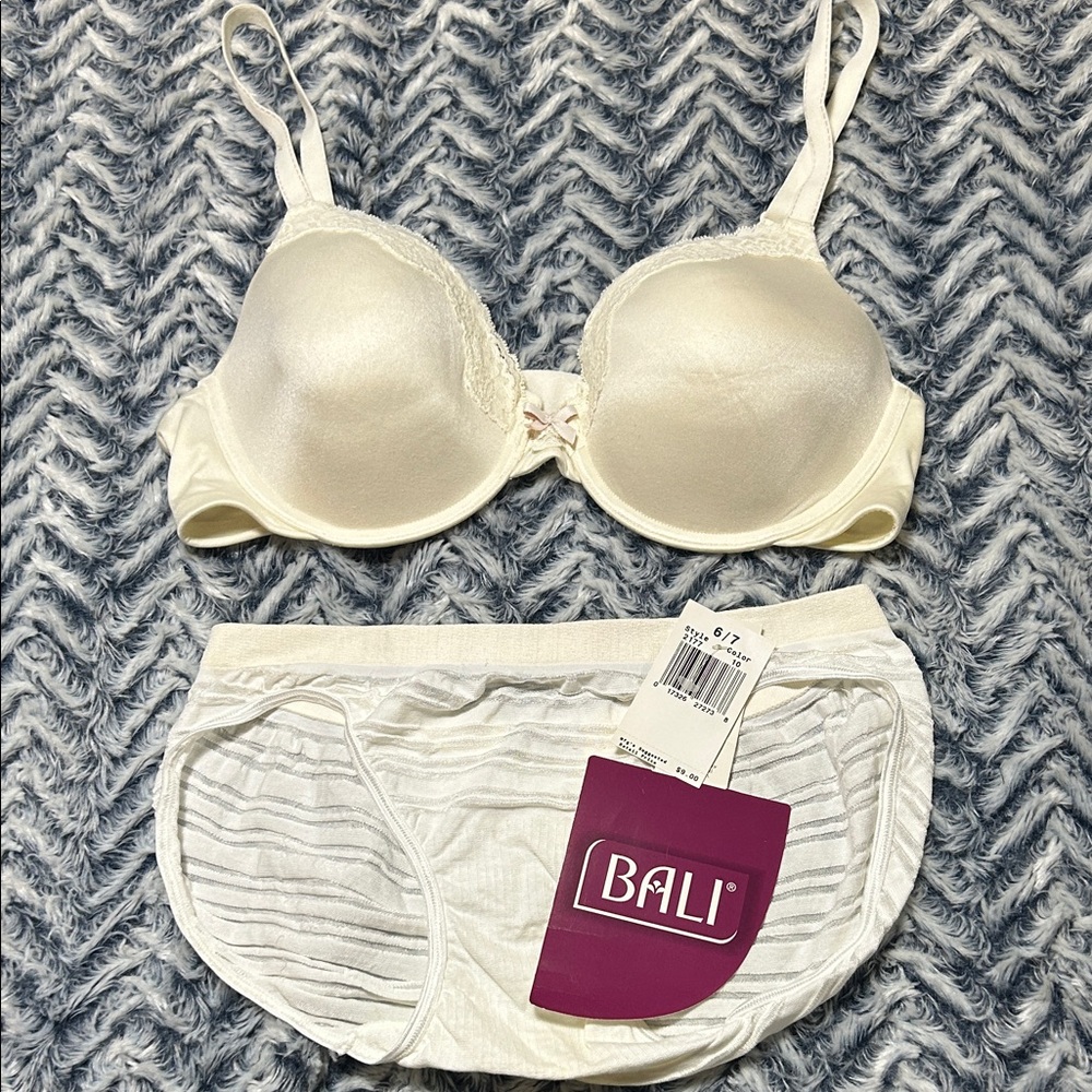 Madenform Ivory Lace-Trim Bra with Bali Ivory Bikini Brief